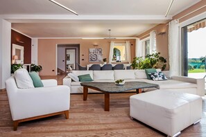 Villa | 4 Schlafzimmer, WLAN