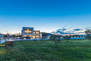 Villa, Smoking | 4 bedrooms