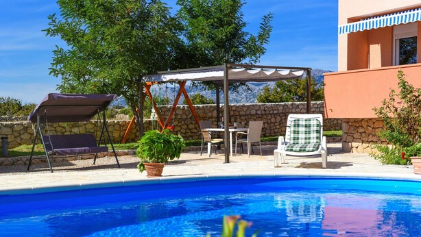 A swimming pool with a pergola, outdoor seating, and a stone wall. - Villa Nea Zadarvillas (Posedarje)