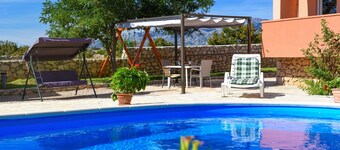 빌라 네아 자다르빌라스