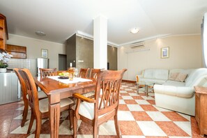 วิลล่า, สูบบุหรี่ได้ | 7 ห้องนอน