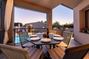 Villa, Smoking