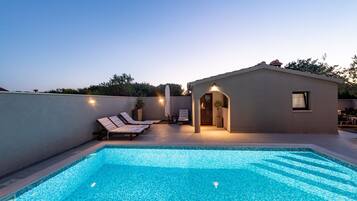 4 bedrooms