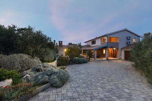 Villa | 4 bedrooms - Villa Trabakul Zadarvillas (Razanac)