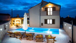 A two-story house with a swimming pool, outdoor seating, and a barbecue area. - Villa Kamen Zadarvillas (Novigrad)