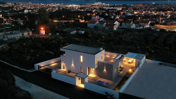 A modern house with a flat roof, multiple rooms, and a patio area. - Villa Oasis Zadarvillas (Zadar)