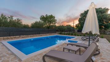 Villa | 4 bedrooms, WiFi