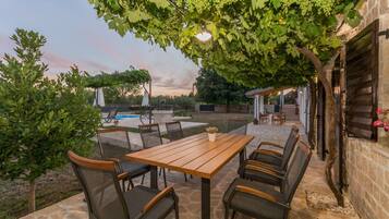 Villa | 4 bedrooms, WiFi