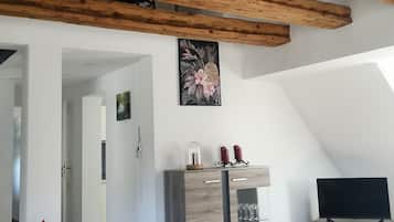 Smart-TV, Kamin, Bücher