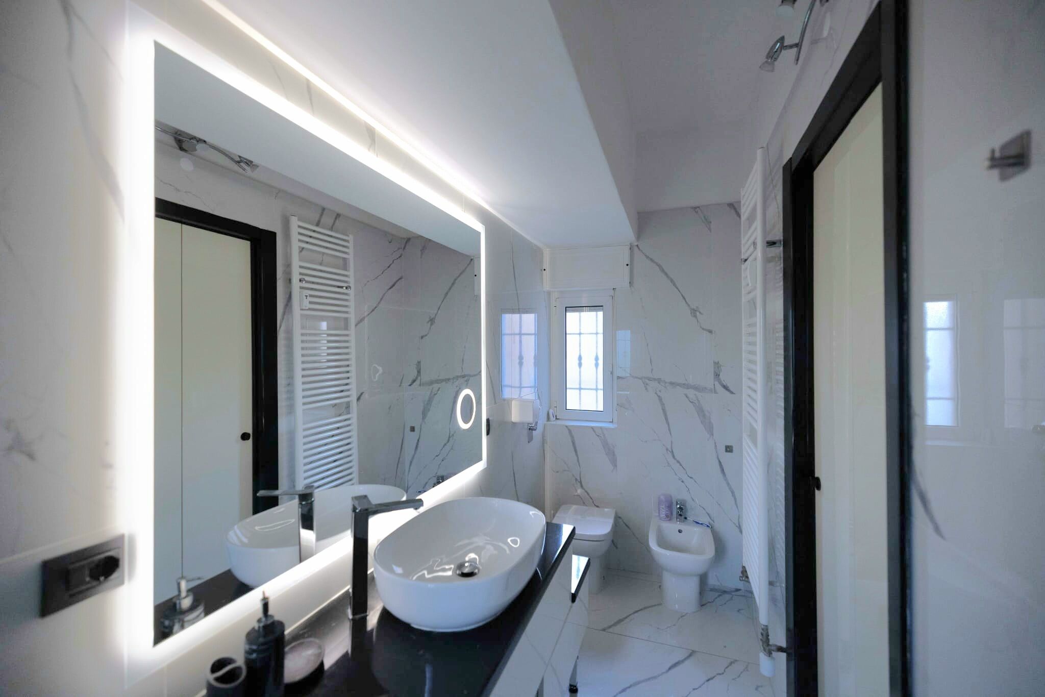 Dusche, Haartrockner, Bidet, Handtücher