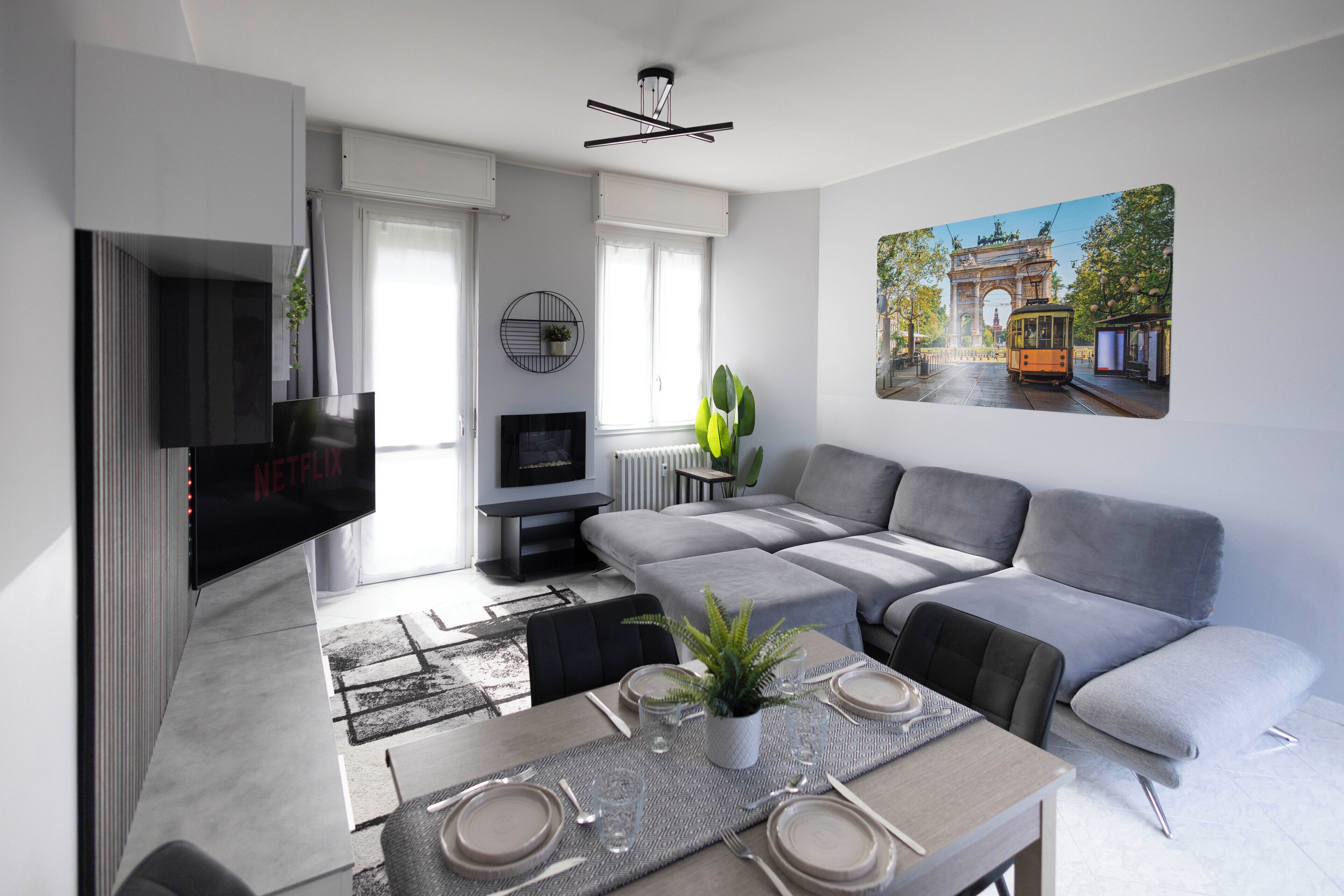 Smart TV, fireplace
