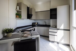 Fridge, microwave, oven, stovetop