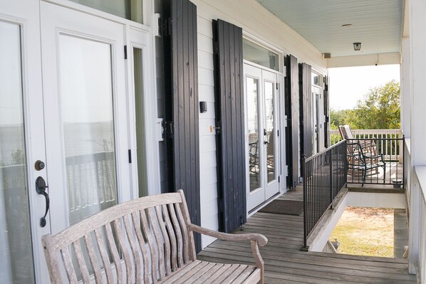 Terrace/patio - Relax in our Bay St Louis Home & Pier, a quick 4-min Drive to Hollywood Casino (Bay St. Louis)