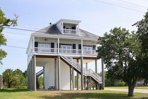 Exterior - Relax in our Bay St Louis Home & Pier, a quick 4-min Drive to Hollywood Casino (Bay St. Louis)