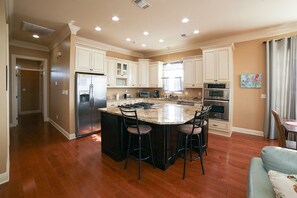 Fridge, microwave, oven, stovetop - Relax in our Bay St Louis Home & Pier, a quick 4-min Drive to Hollywood Casino (Bay St. Louis)