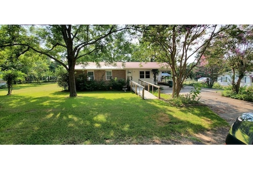 Cozy 3 bedroom 2 bath residential home with patio