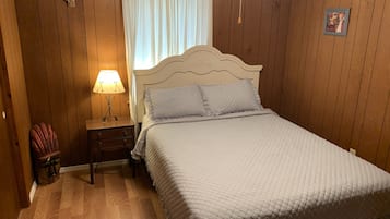 3 slaapkamers, een strijkplank/strijkijzer, gratis wifi, beddengoed