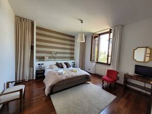 4 Schlafzimmer, Reisekinderbett, kostenloses WLAN, Bettwäsche