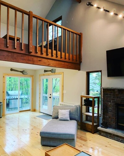 Nice Cabin in the Poconos Mountain (Saw Creek Est)