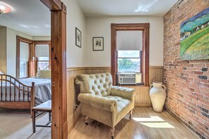 4 habitaciones, tabla de planchar con plancha, internet y ropa de cama 