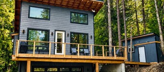 Relax & Unwind: Hot Tub, Hiking Trails, 3 Minutes to Village!!