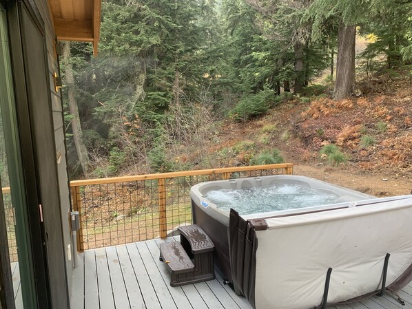 Terrace/patio - Relax & Unwind: Hot Tub, Hiking Trails, 3 Minutes to Village! (Sandpoint)