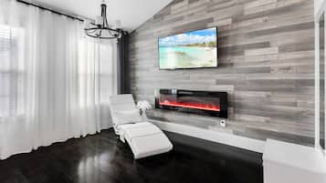 TV connectée, cheminée, livres, espaces bureaux