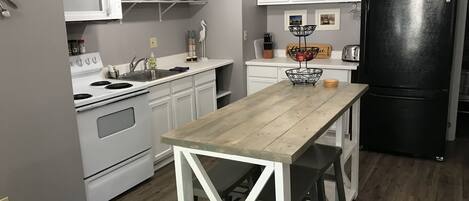 Frigorífic, microones, forn i placa de cuina