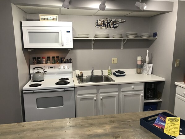 Refrigerador, microondas, horno, placa de cocina