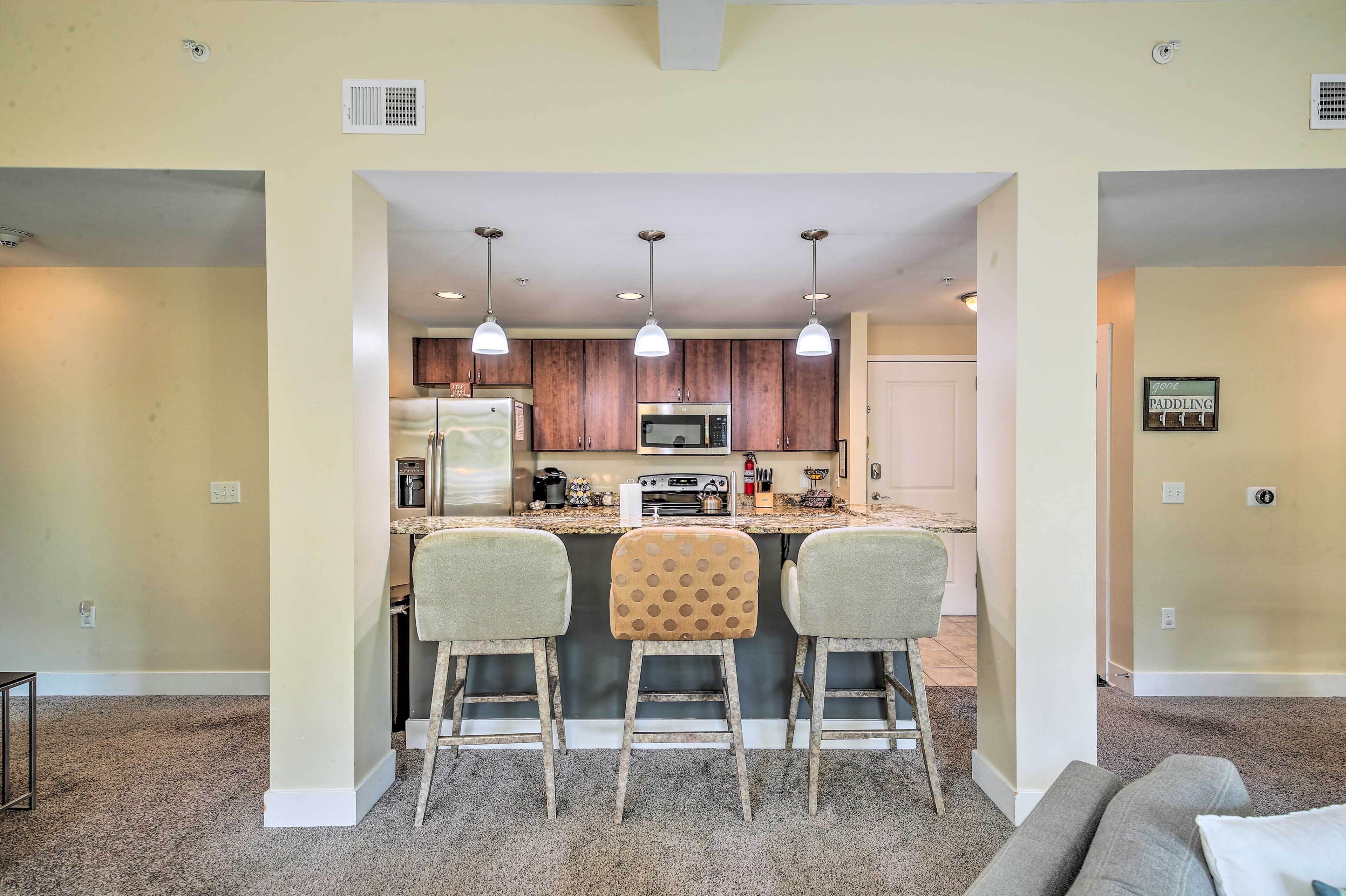 Fridge, microwave, stovetop, dishwasher