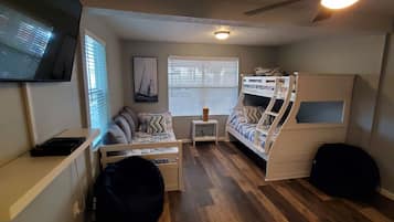 3 Schlafzimmer, Schreibtisch, Bügeleisen/Bügelbrett, kostenloses WLAN