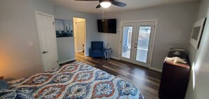 3 habitaciones, escritorio, tabla de planchar con plancha y wifi gratis