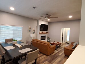 Dining - Beach house 3BR/3.5BA 5 minute walk to bay with extra parking for a boat/RV (Navarre)