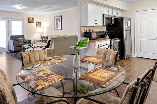 Cozy Work Friendly Condo in Florence