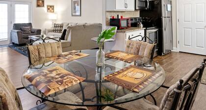 Cozy Work Friendly Condo in Florence