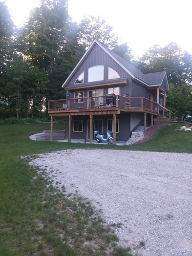 Studio Apartment with patio.    Casino, Flint Fields Equestrian , State Trails.