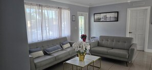 Smart-TV, peis, fotballspill og bøker