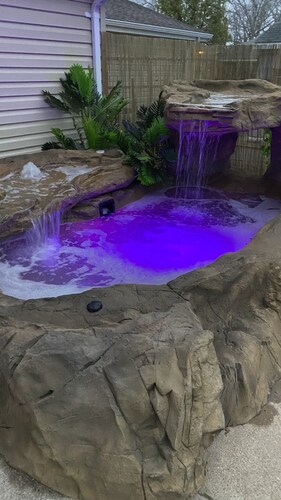 Multicolor LED Pool  Rock Waterfall Hot tub getaway! Large Home 7 Beds