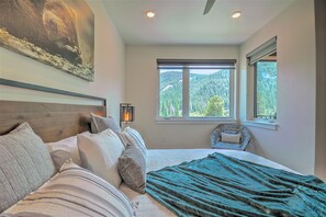 3 camere, una scrivania, ferro/asse da stiro, culla da viaggio