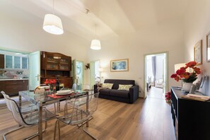 TV - Campuccio - Flo Apartments (Firenze)