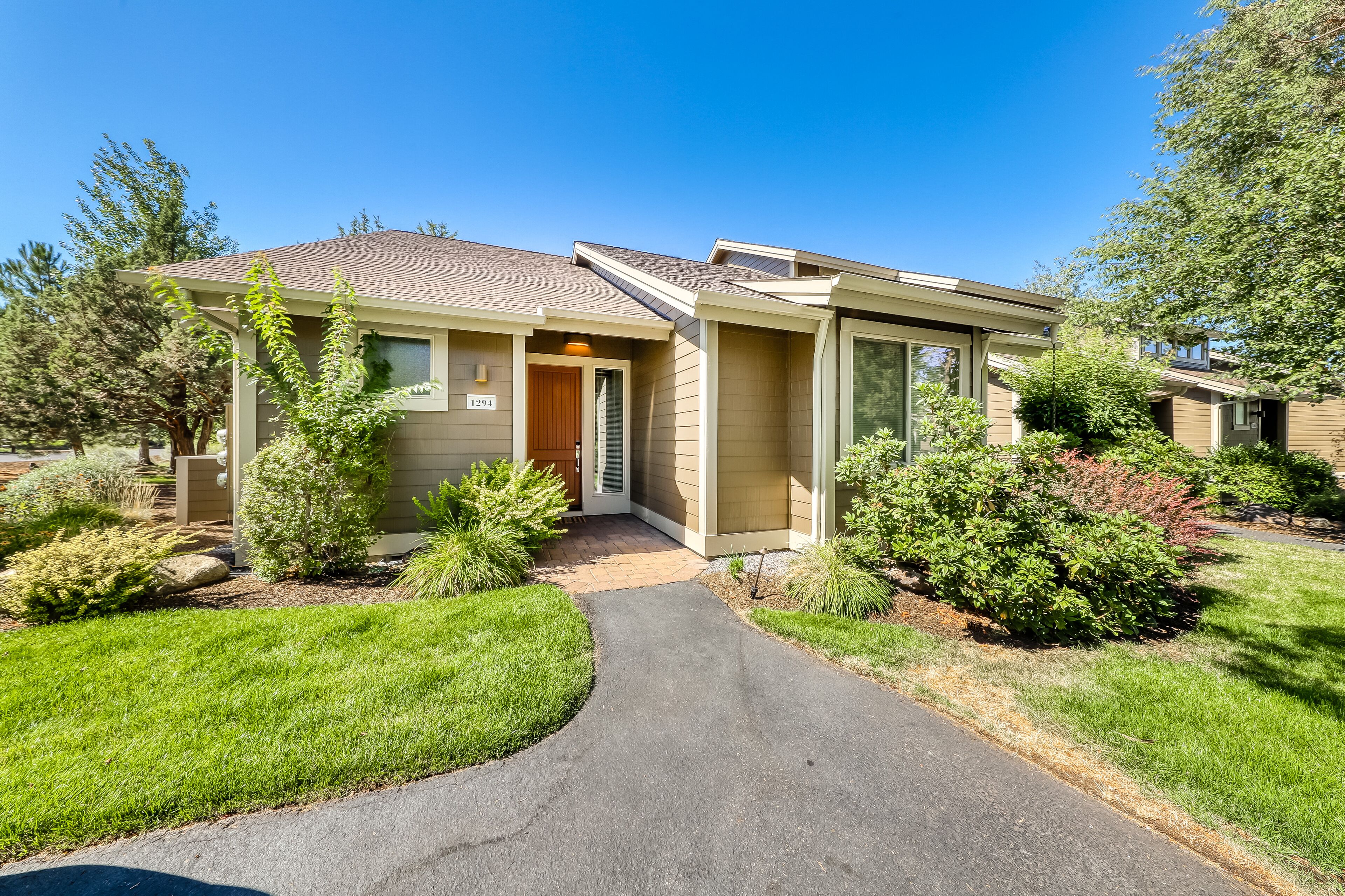 Dog-Friendly Abode w/Private Hot Tub, Shared Pool & Gym, Free High-Speed WiFi