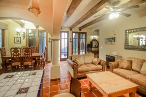 TV - Adorable Dog-Friendly Home w/ a Rooftop Patio, Outdoor Kitchen, & Free WiFi (Loreto)