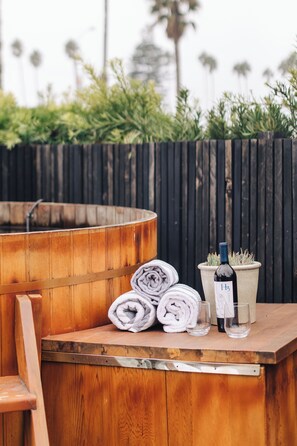 Outdoor pool - The Green Room Hotel (Oceanside)