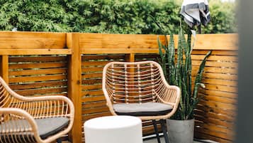 Deluxe-Zimmer, 1 King-Bett, Terrasse | Terrasse/Patio