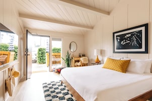 Deluxe Room, 1 King Bed, Patio | Premium bedding, memory foam beds, free minibar items