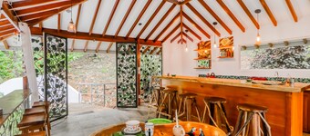 Dreamy Off Grid Jungle Escape W/ Shared Pool, Waterfalls & Hiking Trails