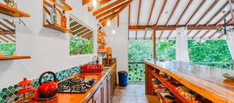 Private Off Grid Jungle Bungalow, Natural Pools, Shared Pool & Trails