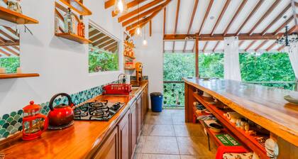 Private Off Grid Jungle Bungalow, Natural Pools, Shared Pool & Trails