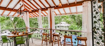 Private Off Grid Jungle Bungalow, Natural Pools, Shared Pool & Trails