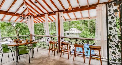 Private Off Grid Jungle Bungalow, Natural Pools, Shared Pool & Trails